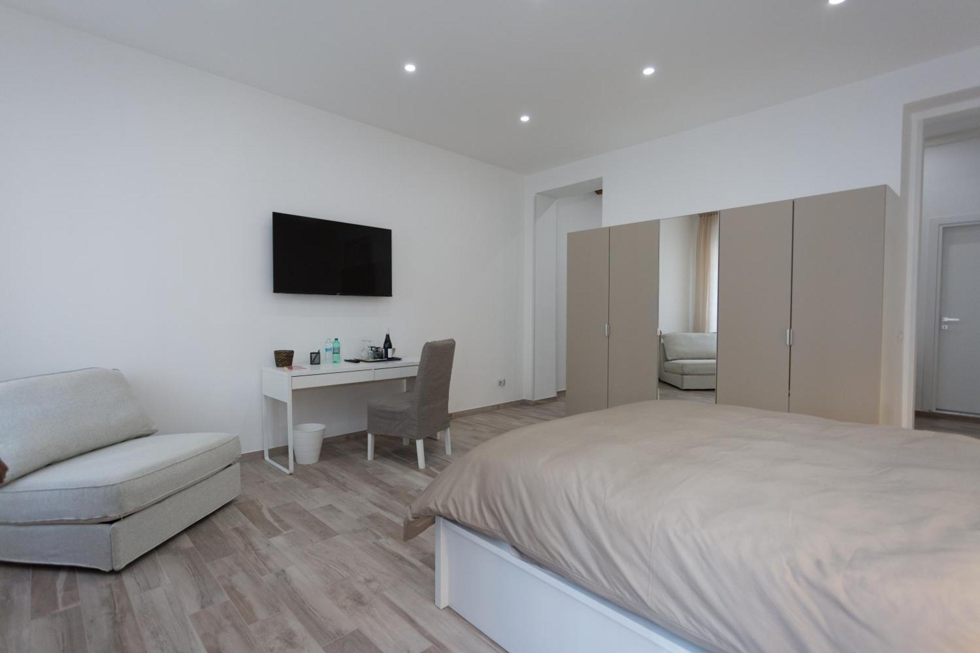 Two-Bedroom Deluxe Apartment